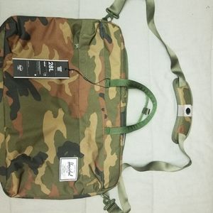 HERSCHEL Outfitter Woodland Camo Garment Bag